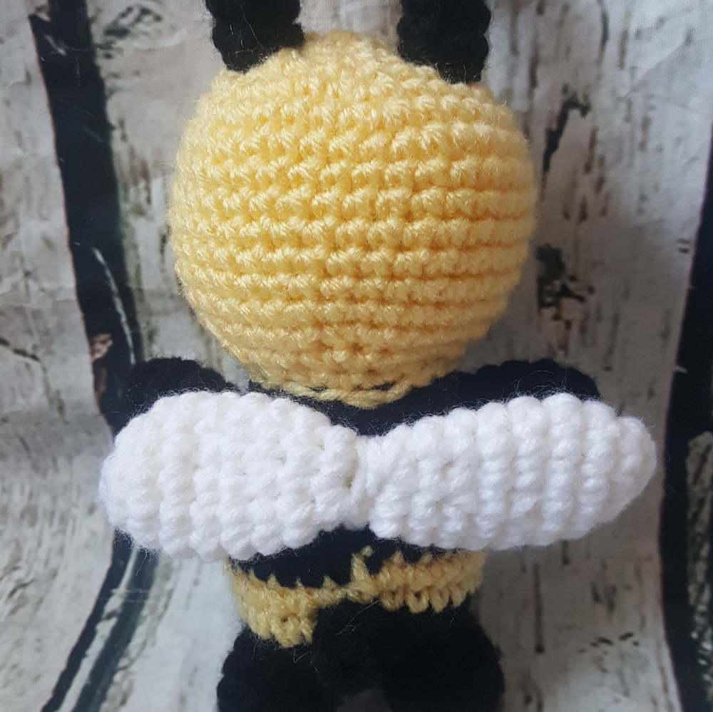 Crochet Bee Amigurumi - Picture 8 of 14